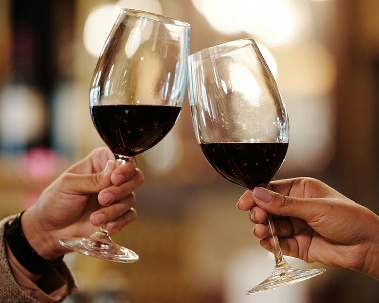 Why Wine & Valentine's Day are the Perfect Pairing